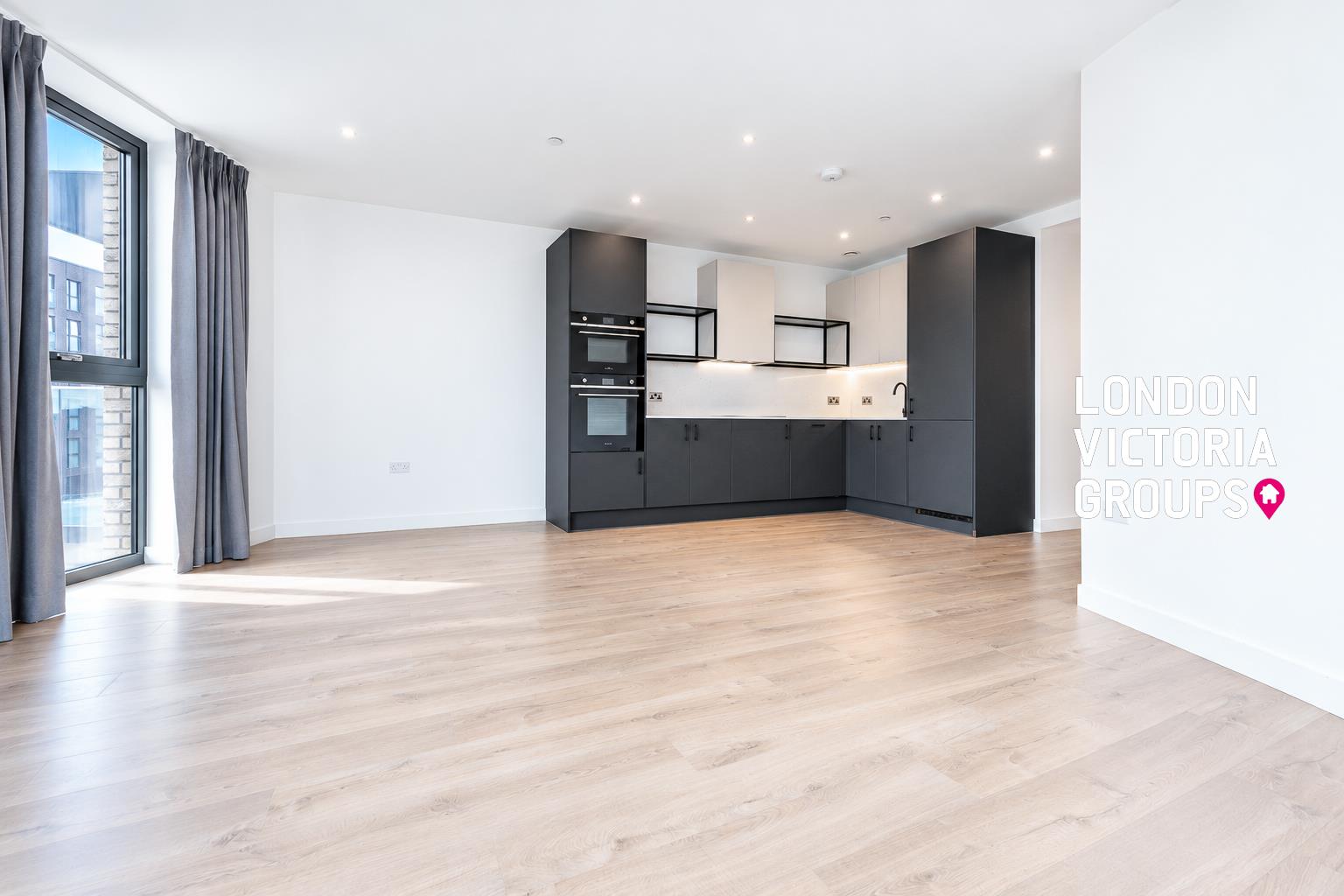 2 bed property in Willowbrook House, London